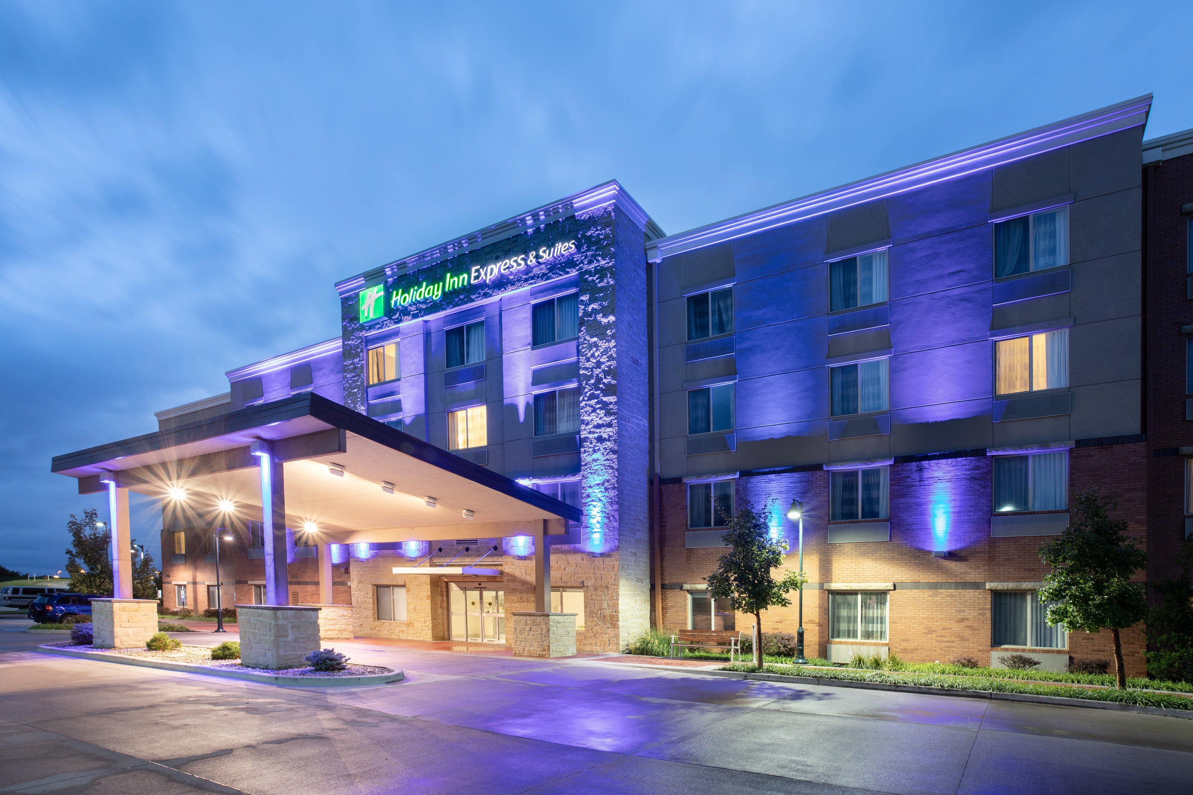 Holiday Inn Express & Suites Manhattan By Ihg Eksteriør bilde