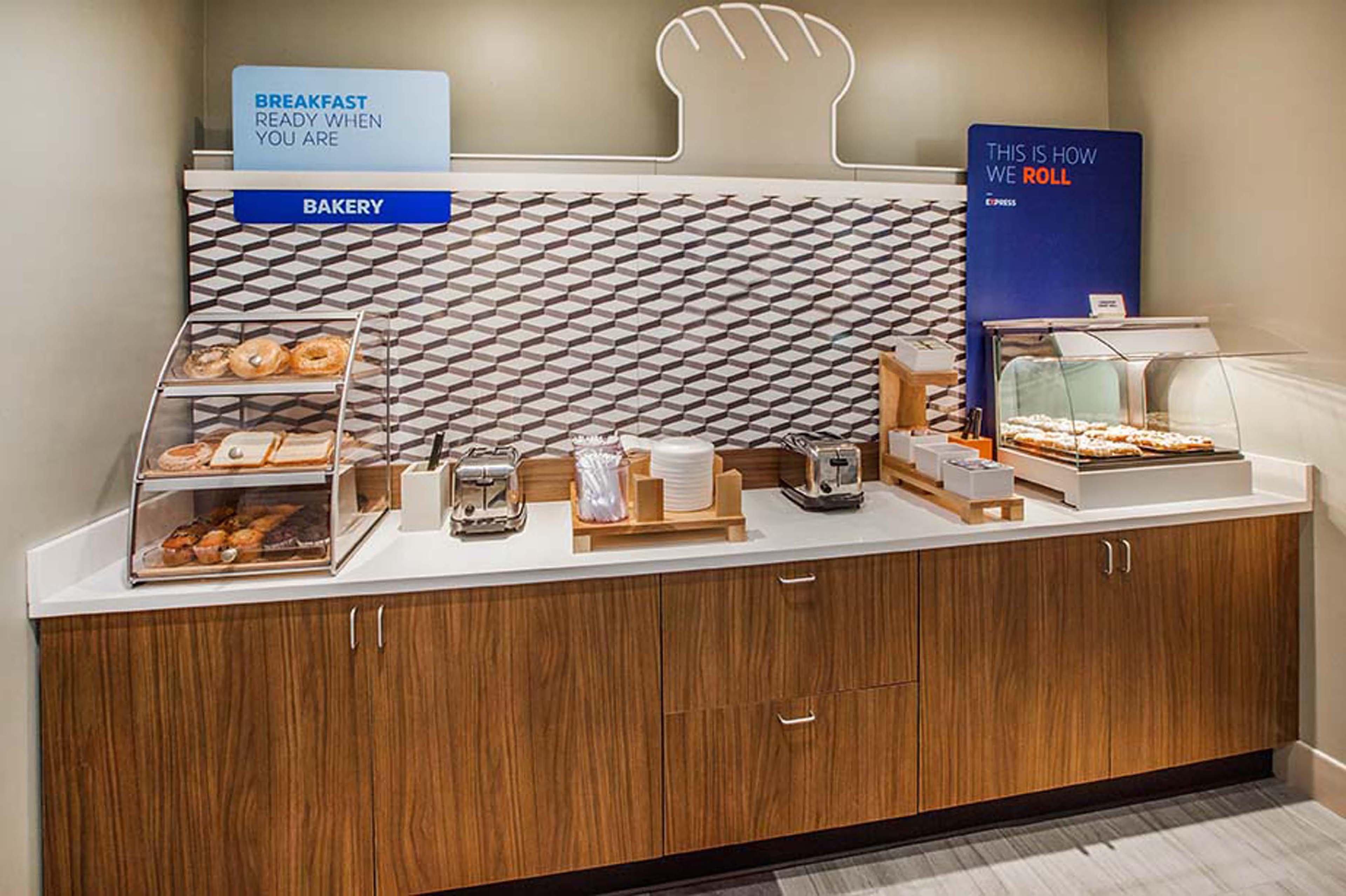 Holiday Inn Express & Suites Manhattan By Ihg Eksteriør bilde