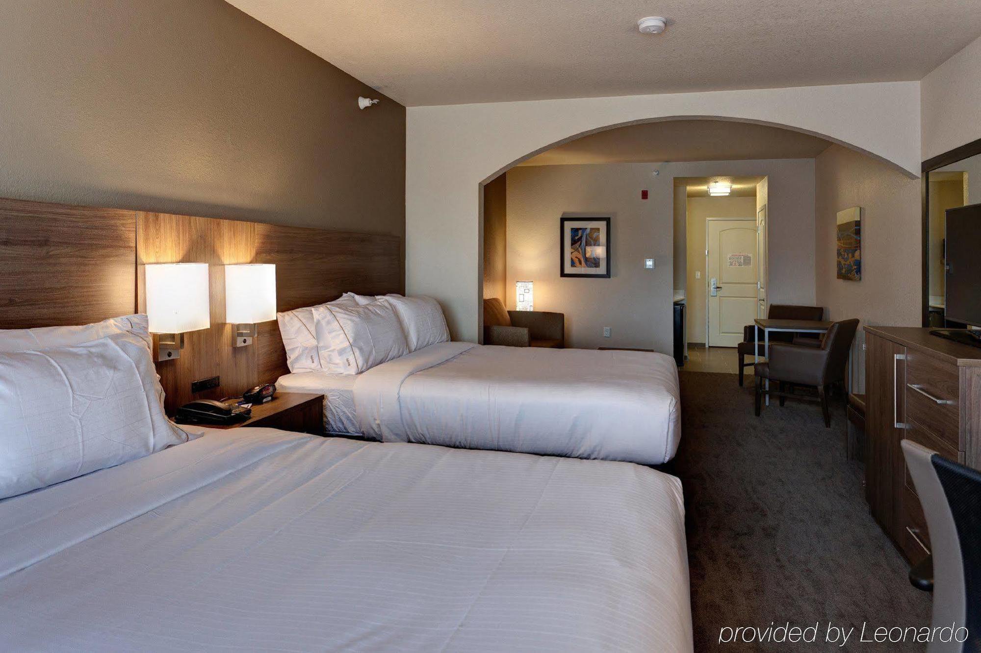 Holiday Inn Express & Suites Manhattan By Ihg Eksteriør bilde